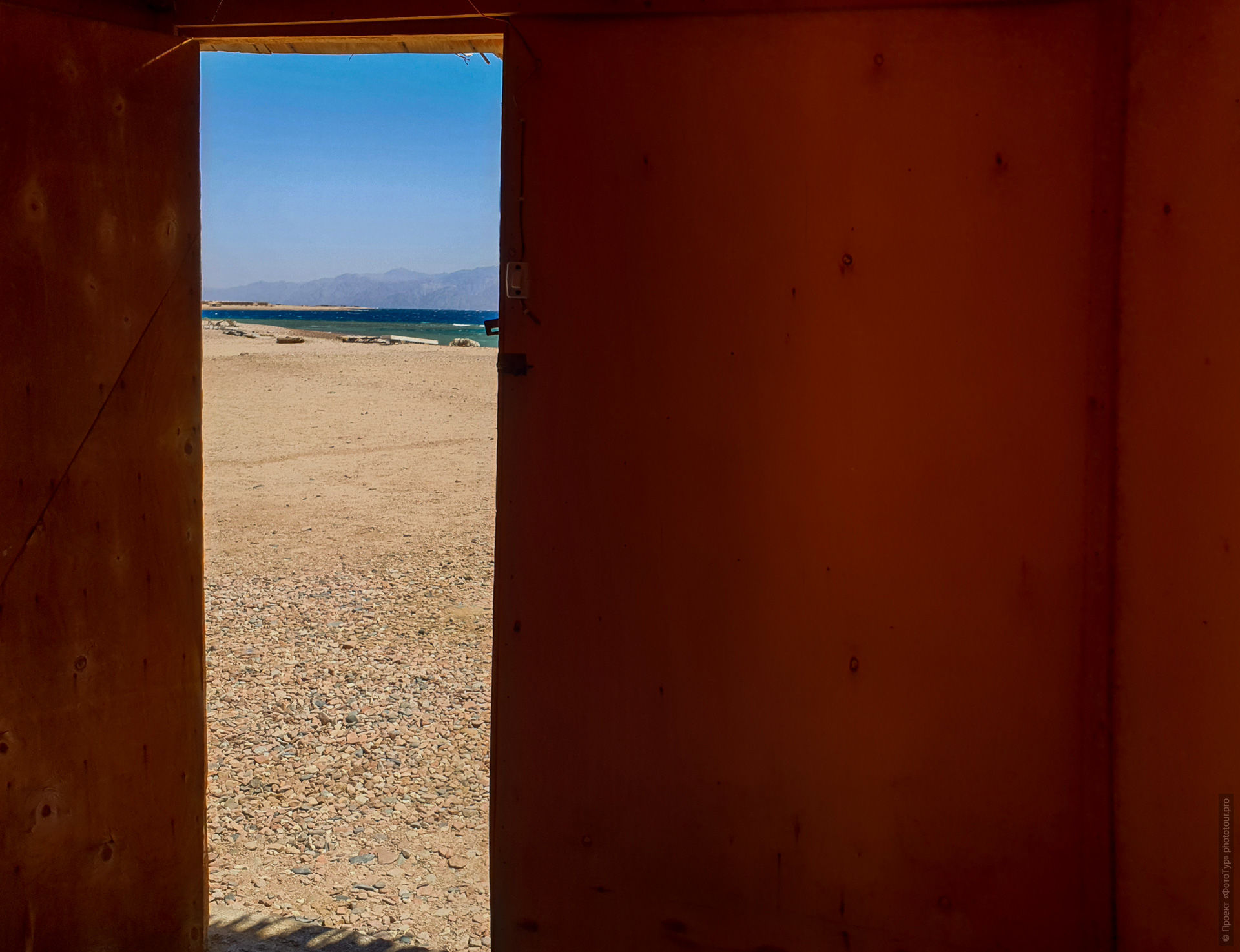 Вид из хижины на море в Рас Абу Галум, Дахаб, Синай.
