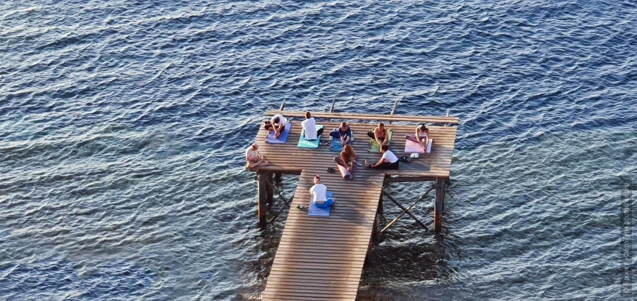 Йога над морем, йога тур Студии Медитации Яна Тиана в Дахабе, сентябрь 2021 года.