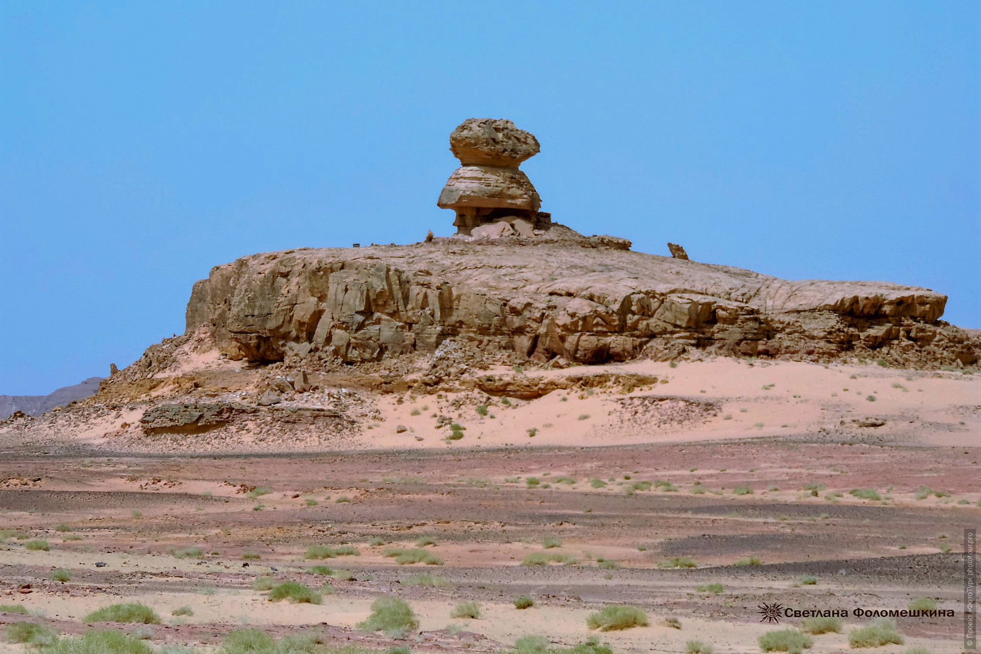 Каменный грию Джебель Эль Мукабер, приключенческий фототур/тур пустыни и горы Синая, Египет, 27 ноября - 8 декабря 2021 года.