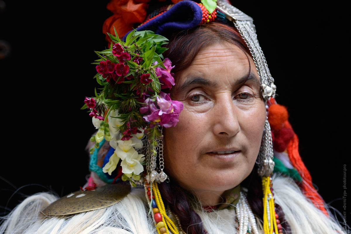 Фото арийской женщины в национальной одежде, Да Ханну, Ладакх. Туры в Ладакх.