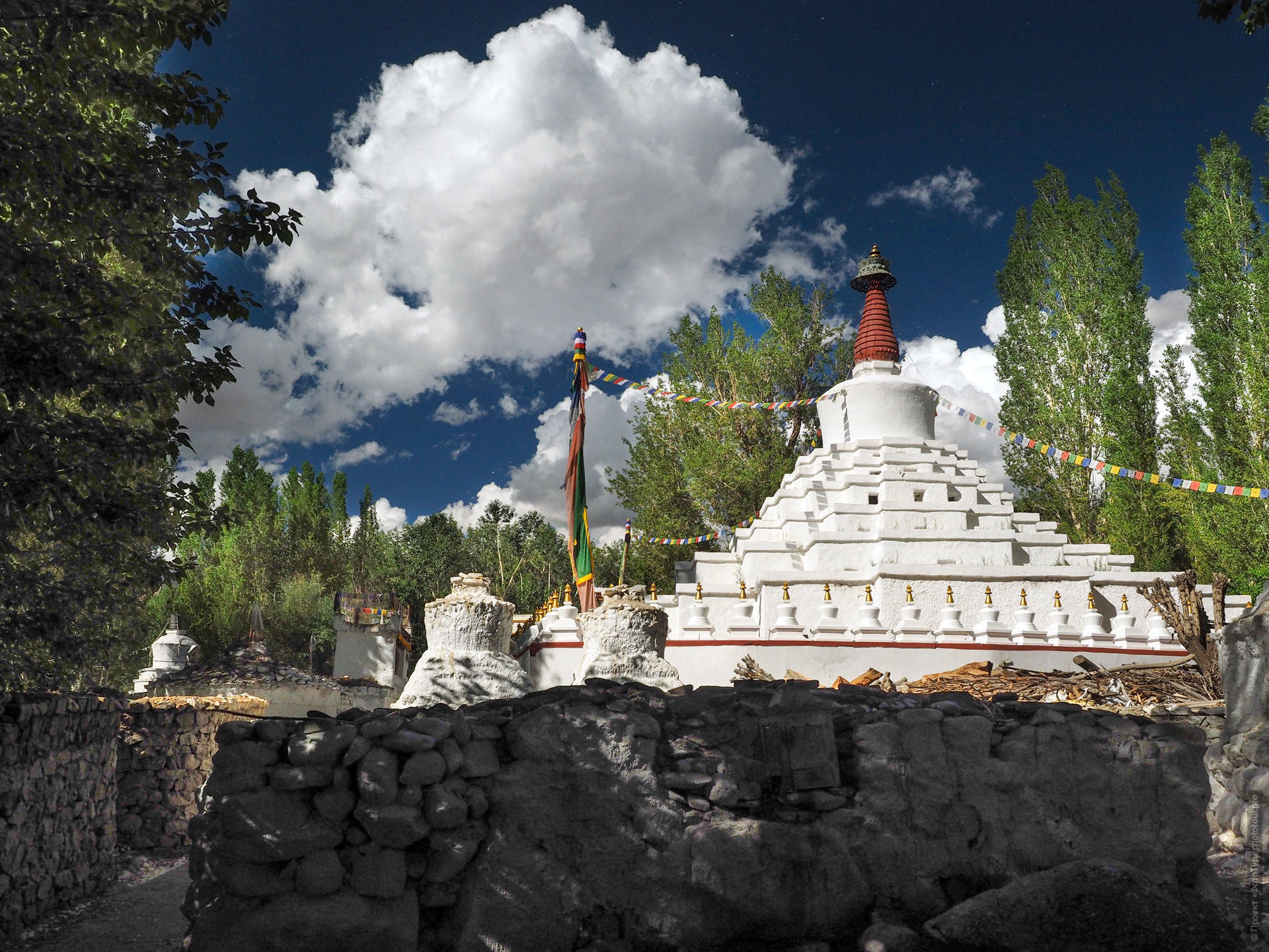 Gomang Stupa photo, Gomang Stupa Leh photos, Gomang Stupa Changspa photos, Gomang Stupa Ladakh photography, Tashi Gomang stupa photos, many doorways stupa photos, Thousand Doors Stupa Leh photos, Wisdom Stupa Leh photos, Changspa Leh stupa photos, white stupa Leh photos