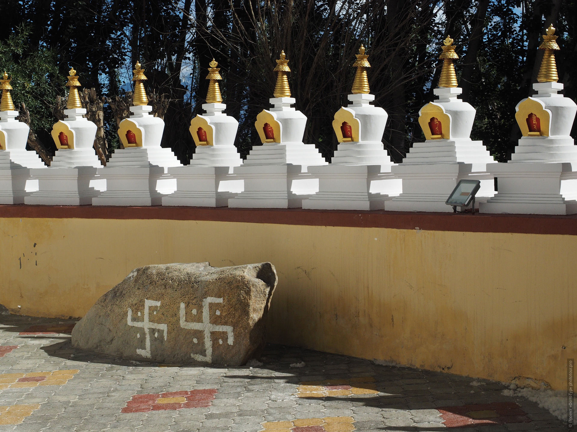 Gomang Stupa photo, Gomang Stupa Leh photos, Gomang Stupa Changspa photos, Gomang Stupa Ladakh photography, Tashi Gomang stupa photos, many doorways stupa photos, Thousand Doors Stupa Leh photos, Wisdom Stupa Leh photos, Changspa Leh stupa photos, white stupa Leh photos