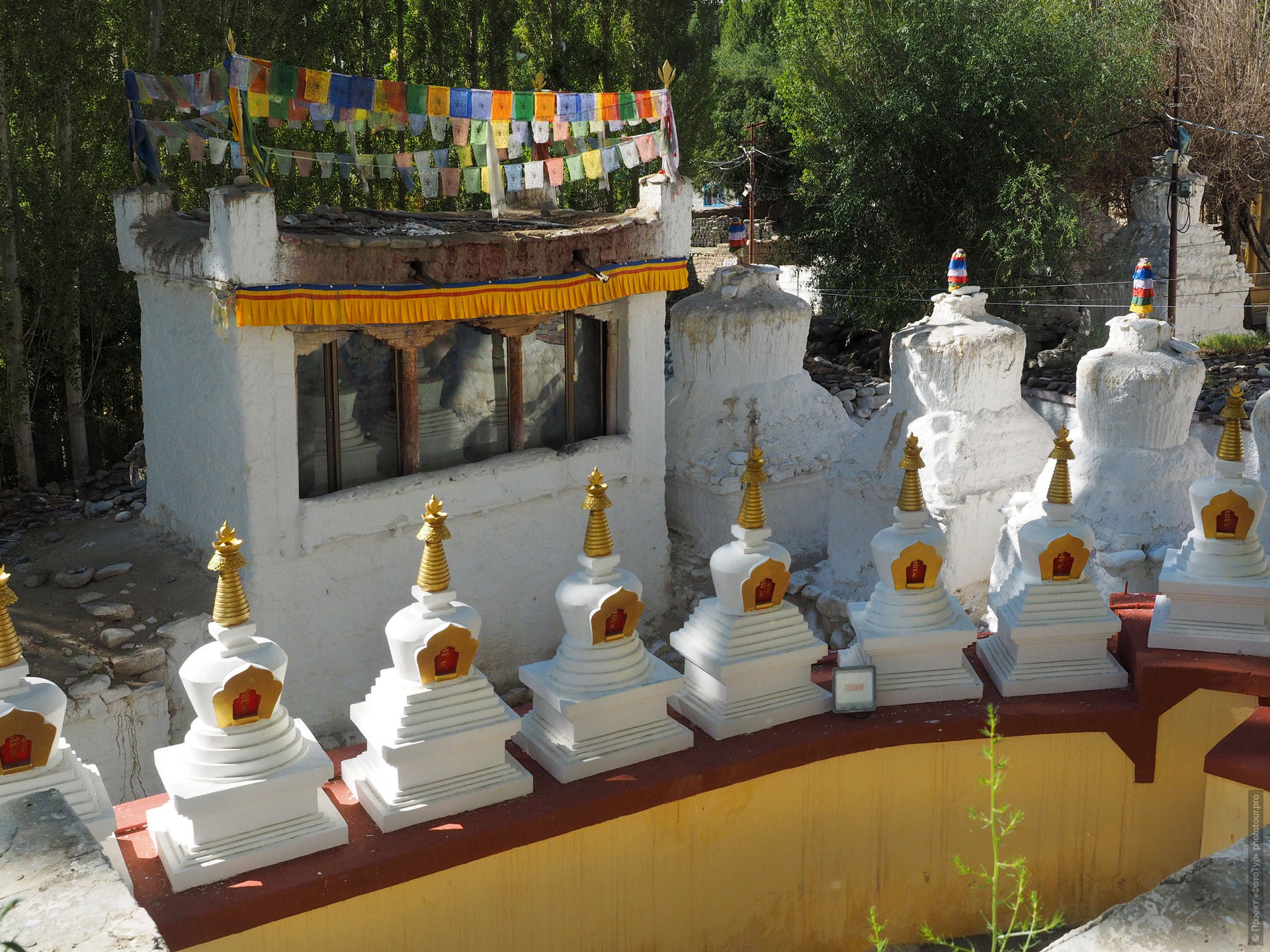 Gomang Stupa photo, Gomang Stupa Leh photos, Gomang Stupa Changspa photos, Gomang Stupa Ladakh photography, Tashi Gomang stupa photos, many doorways stupa photos, Thousand Doors Stupa Leh photos, Wisdom Stupa Leh photos, Changspa Leh stupa photos, white stupa Leh photos