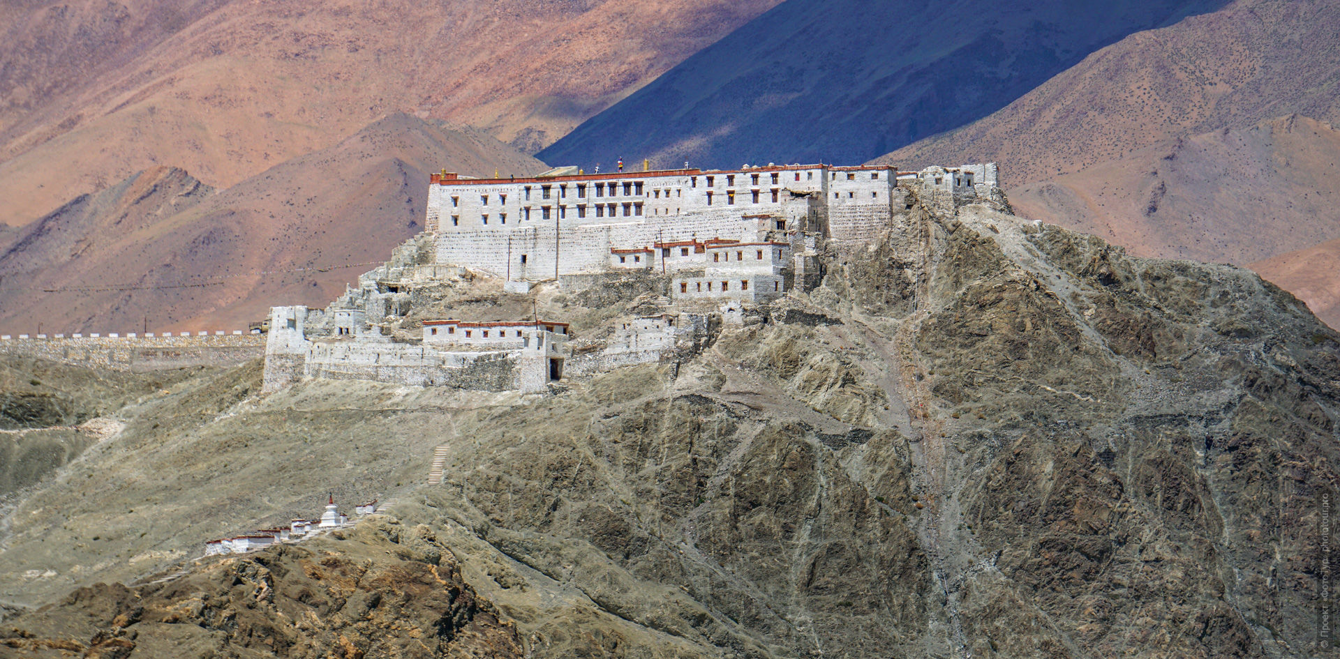 Буддийский монастырь Ханле Гонпа, Ладакх, Гималаи, Северная Индия.