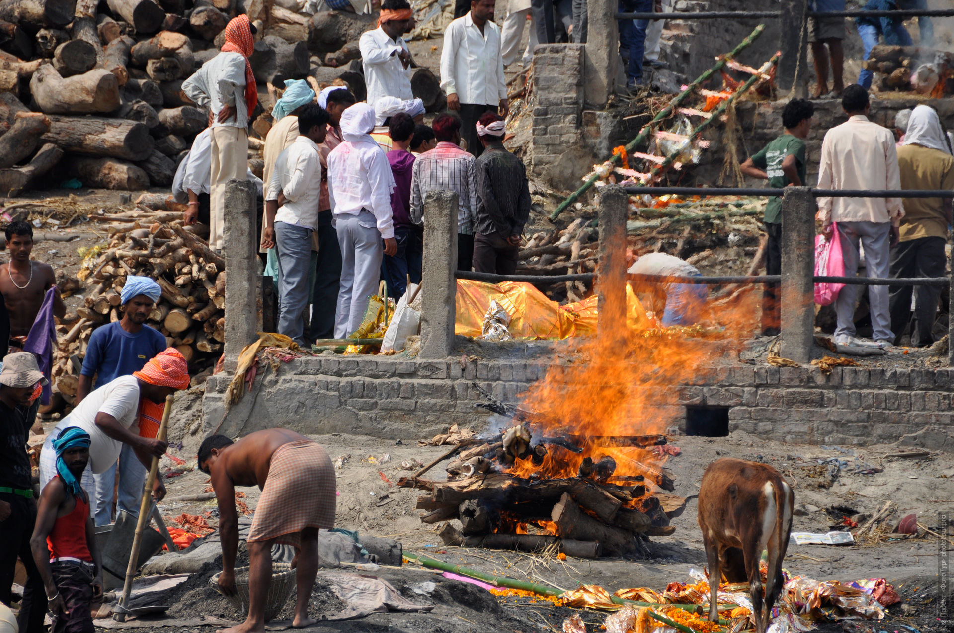 Кремация на Фототур Невероятная Индия: Холи+ Агра+Орчха+Кхаджурахо+Варанаси, 20.03. 2021 - 01.04.2021г.