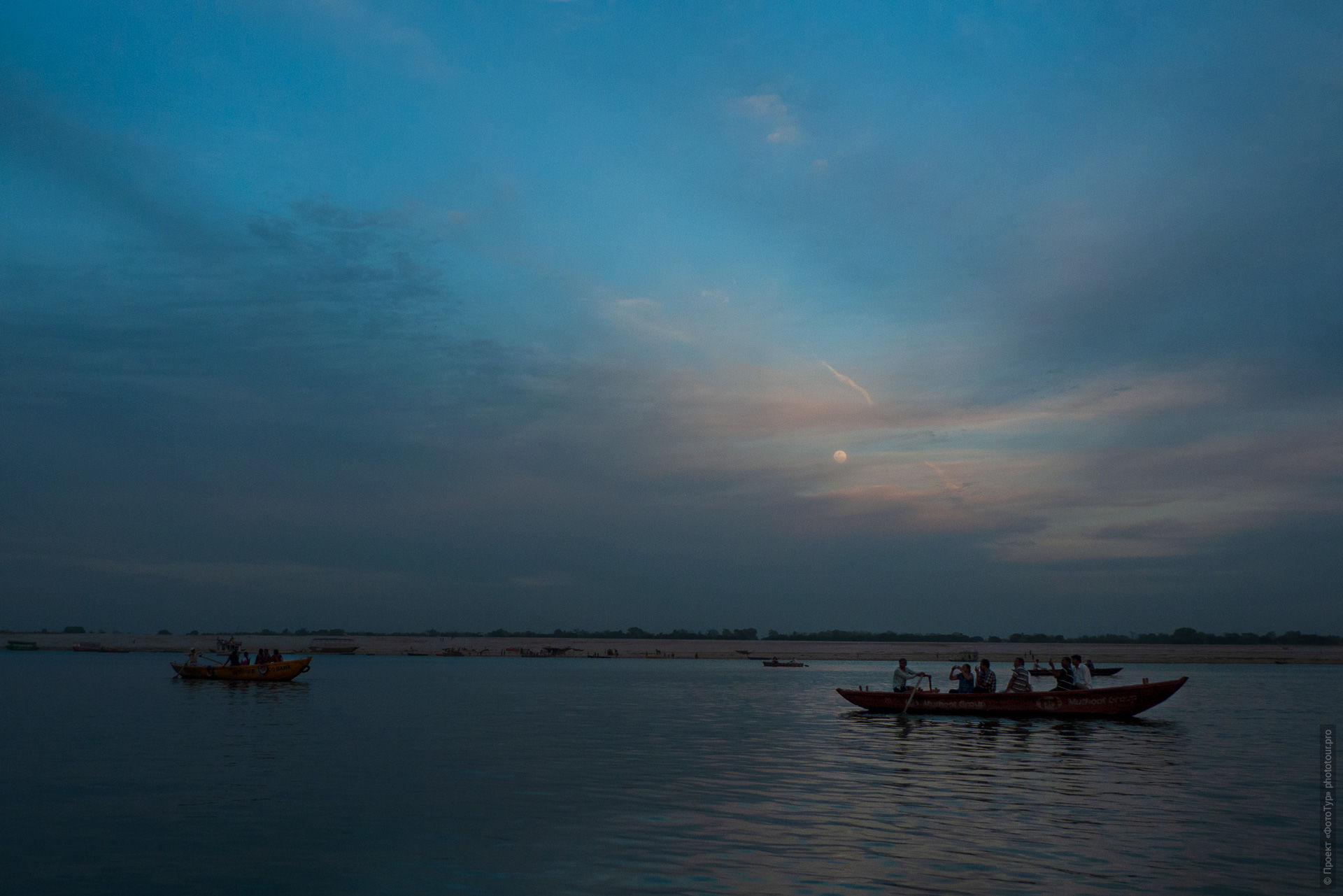 Рассвет в Варанаси, лодочный круиз по Ганге. Фототур Невероятная Индия: Холи+ Агра+Орчха+Кхаджурахо+Варанаси, 20.03. 2021 - 01.04.2021г.
