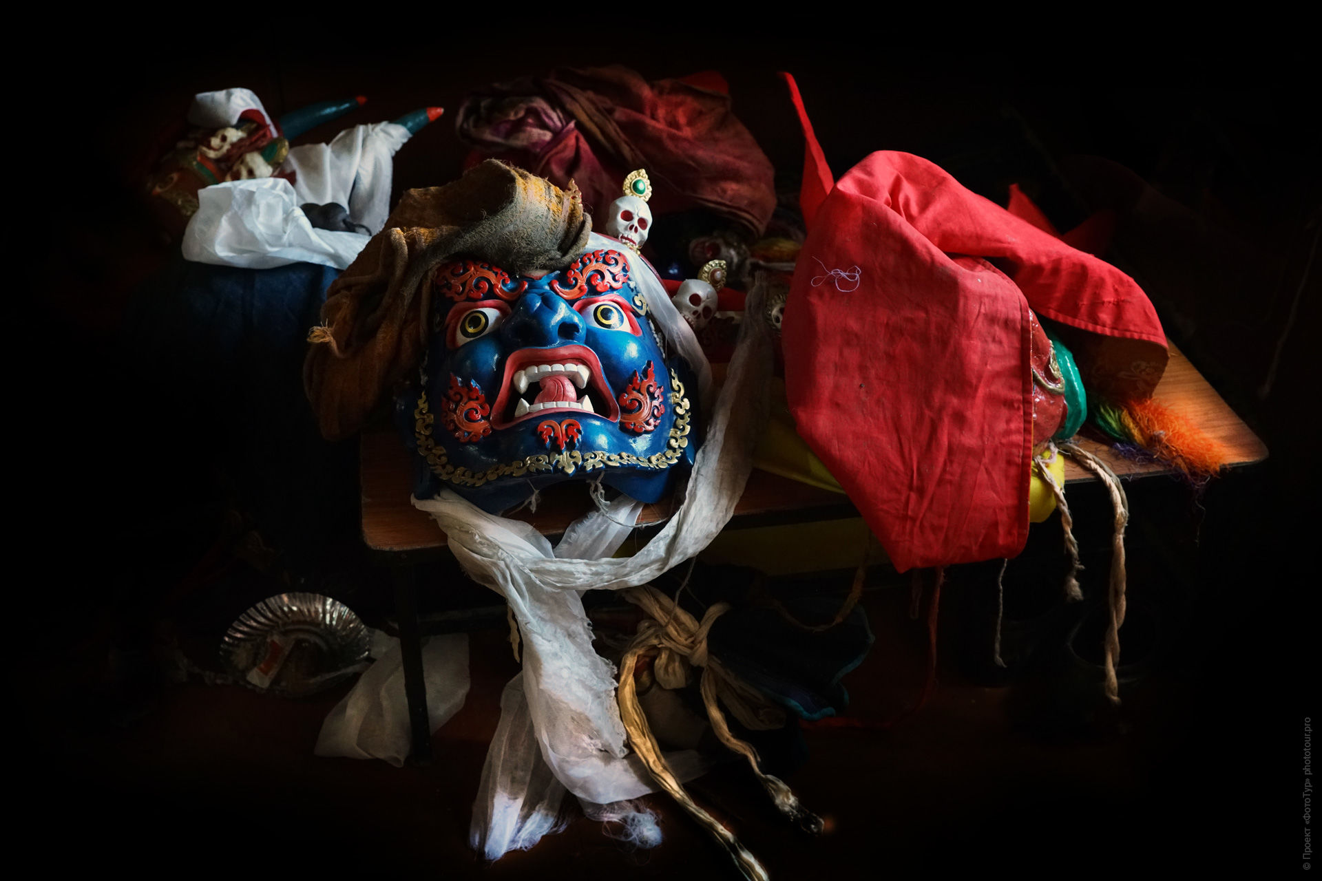 Древняя тибетская маска для исполнения Танца Цам, Карзок Гонпа, Ладакх.