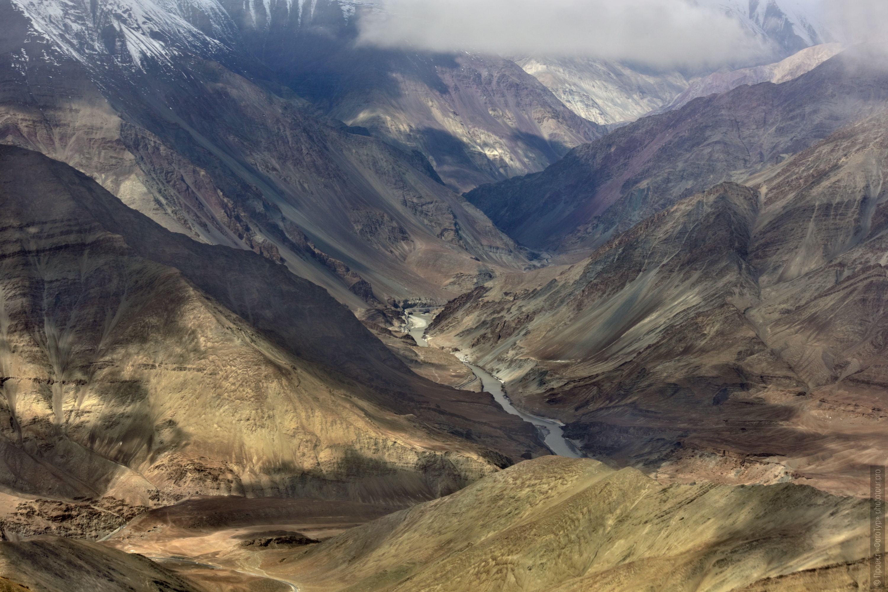 Долина реки Инд в районе Леха. Бюджетный фототур Легенды Тибета: Занскар, 15.09. - 25.09.2023г. 