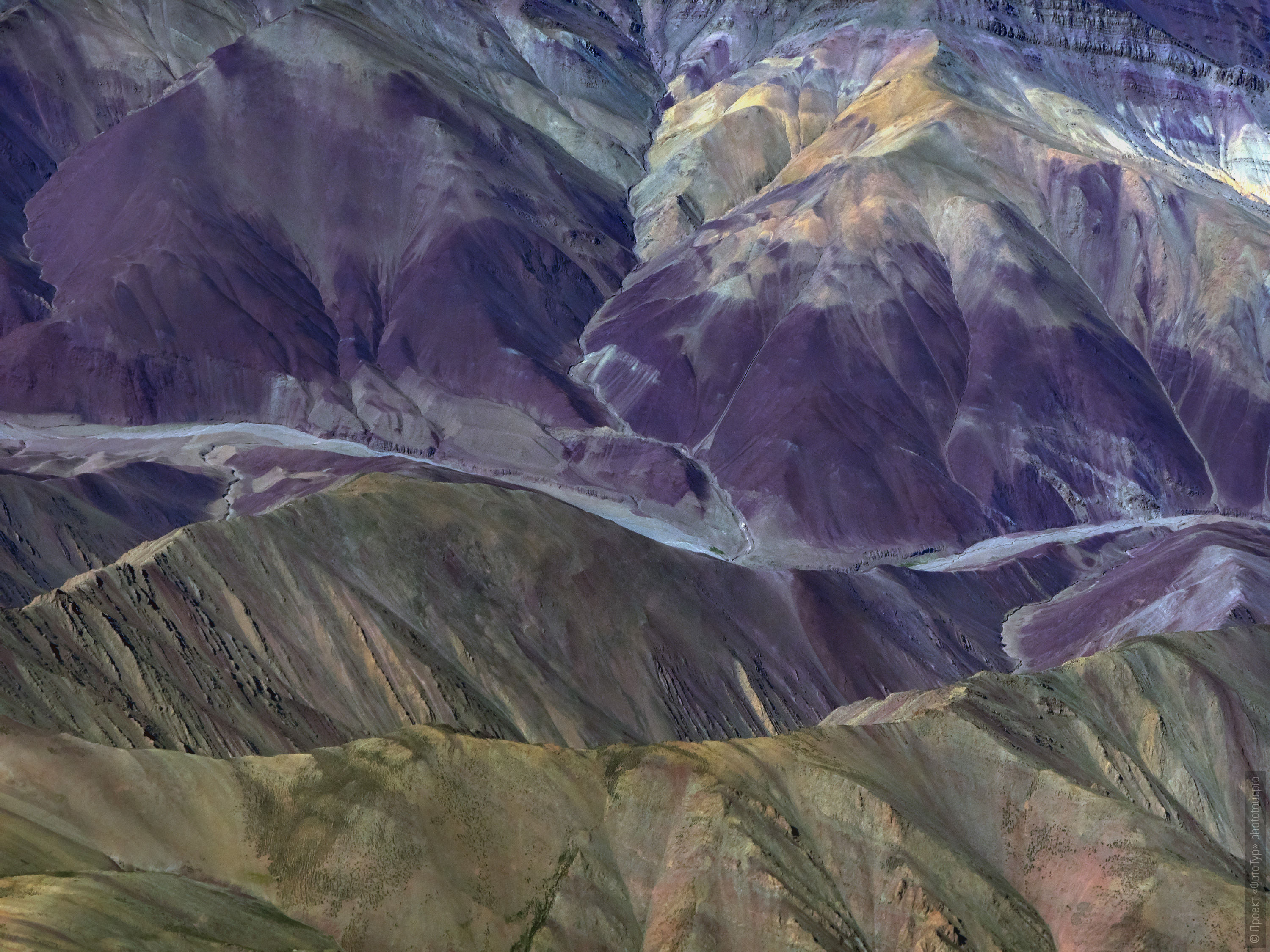 Горы Ладакха с высоты самолетного полета, Северная Индия. Фототур Невероятные Гималаи-2: Танец Цам в монастыре Тиксей + озеро Тсо Морири, Ладакх,  Тибет, 11.11.-20.11.2020г.