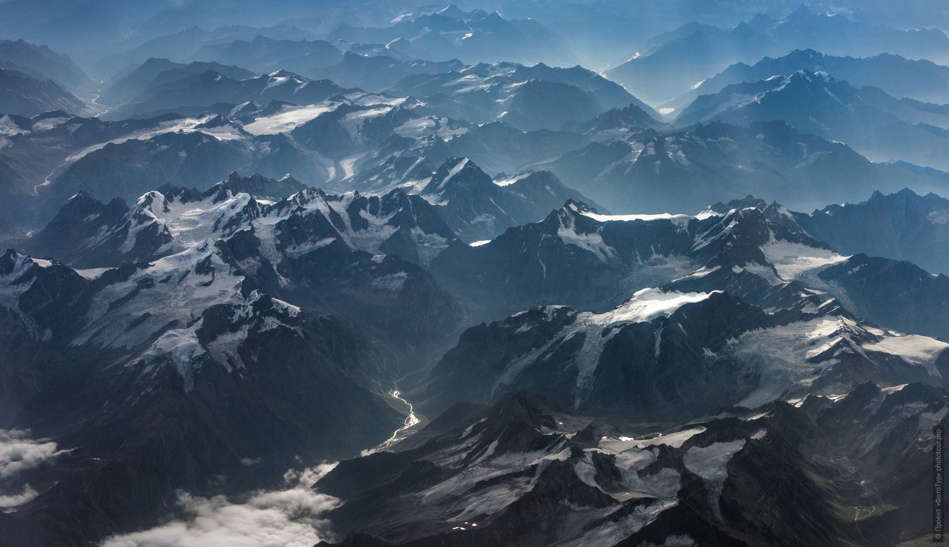Ладакх с высоты птичьего полета, Гималаи, Северная Индия.