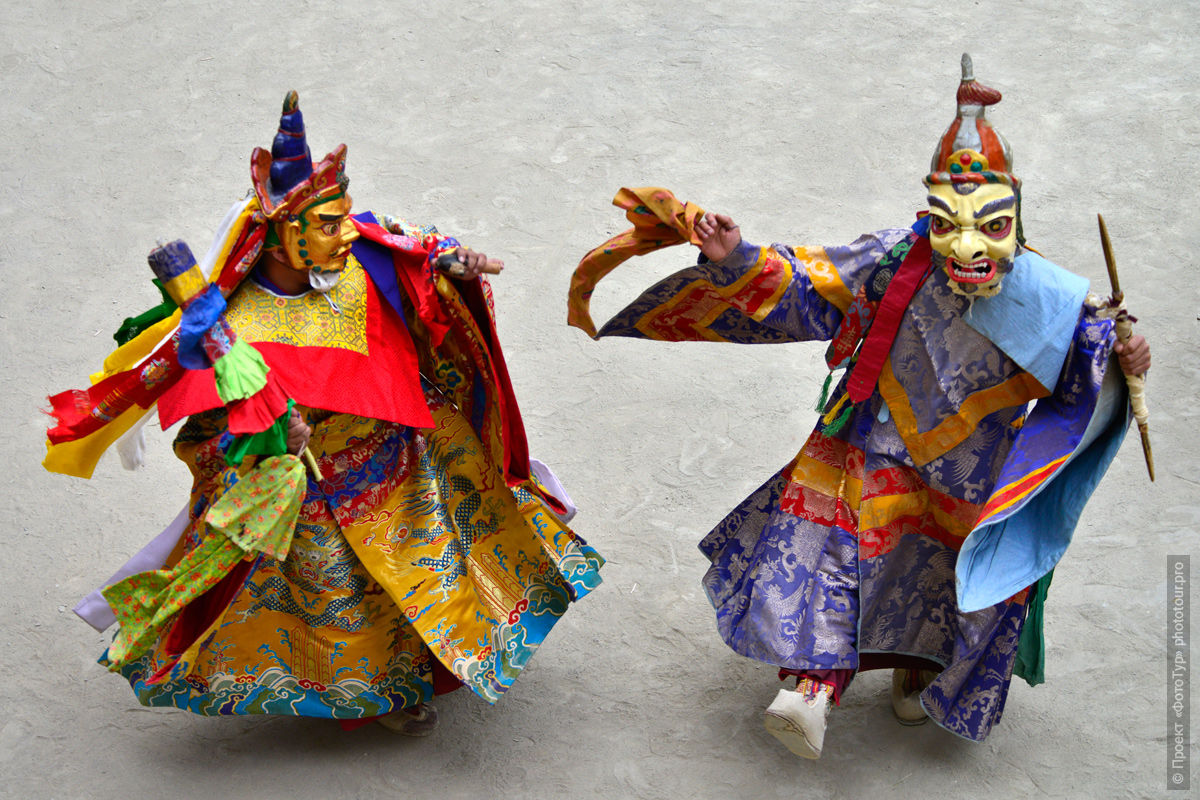 Танец Цам Падмасамхабы в буддийском монастыре Ламаюру гонпа. Туры в Ладакх.