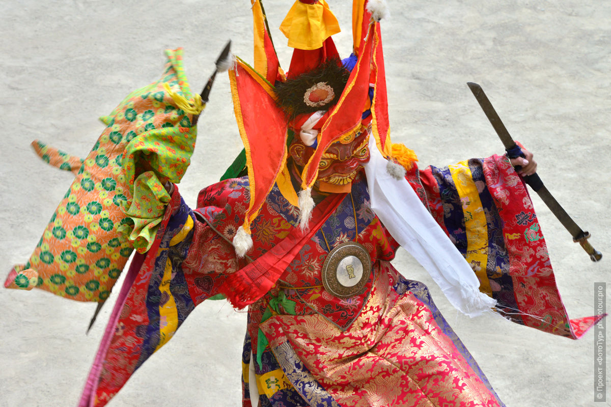 Мистерия Yuru_Kabgyat в тибетском монастыре Ламаюру, тур в Ладакх, Танец Цам.