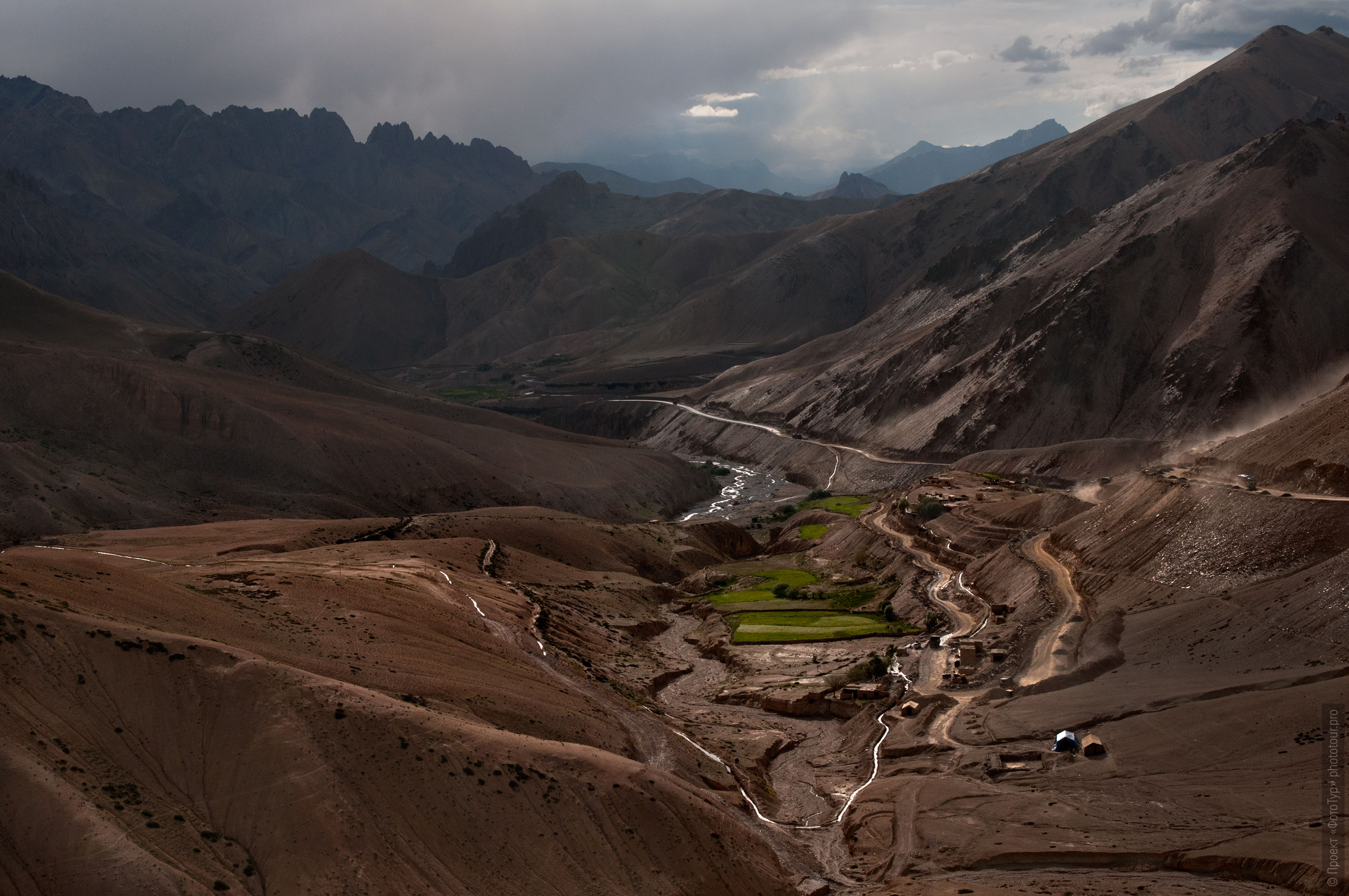 Mountain road to Lamayuru / tour Legends of Tibet: Ladakh, Lamayuru, Da Khanu and Nubra, 19.09. - 28.09.2019 G.
