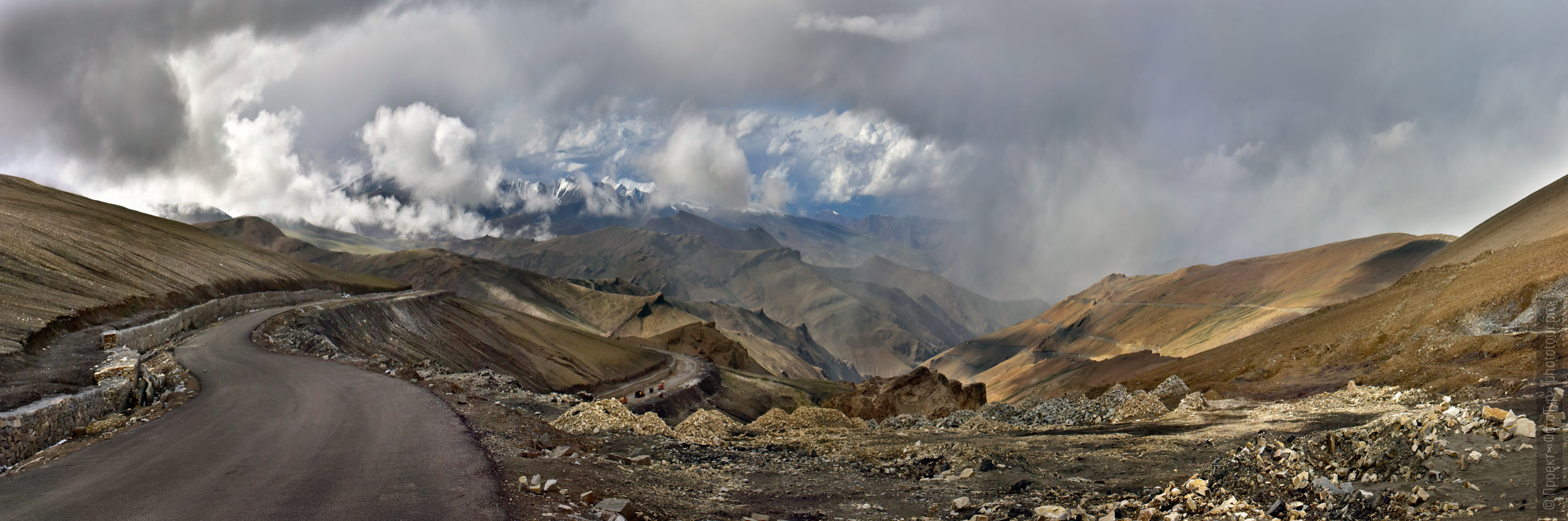 Перевал Тангланг Ла (5325 м), Лех-Манальское Шоссе, Ладакх. Тур по Малому Тибету, 2017 год.