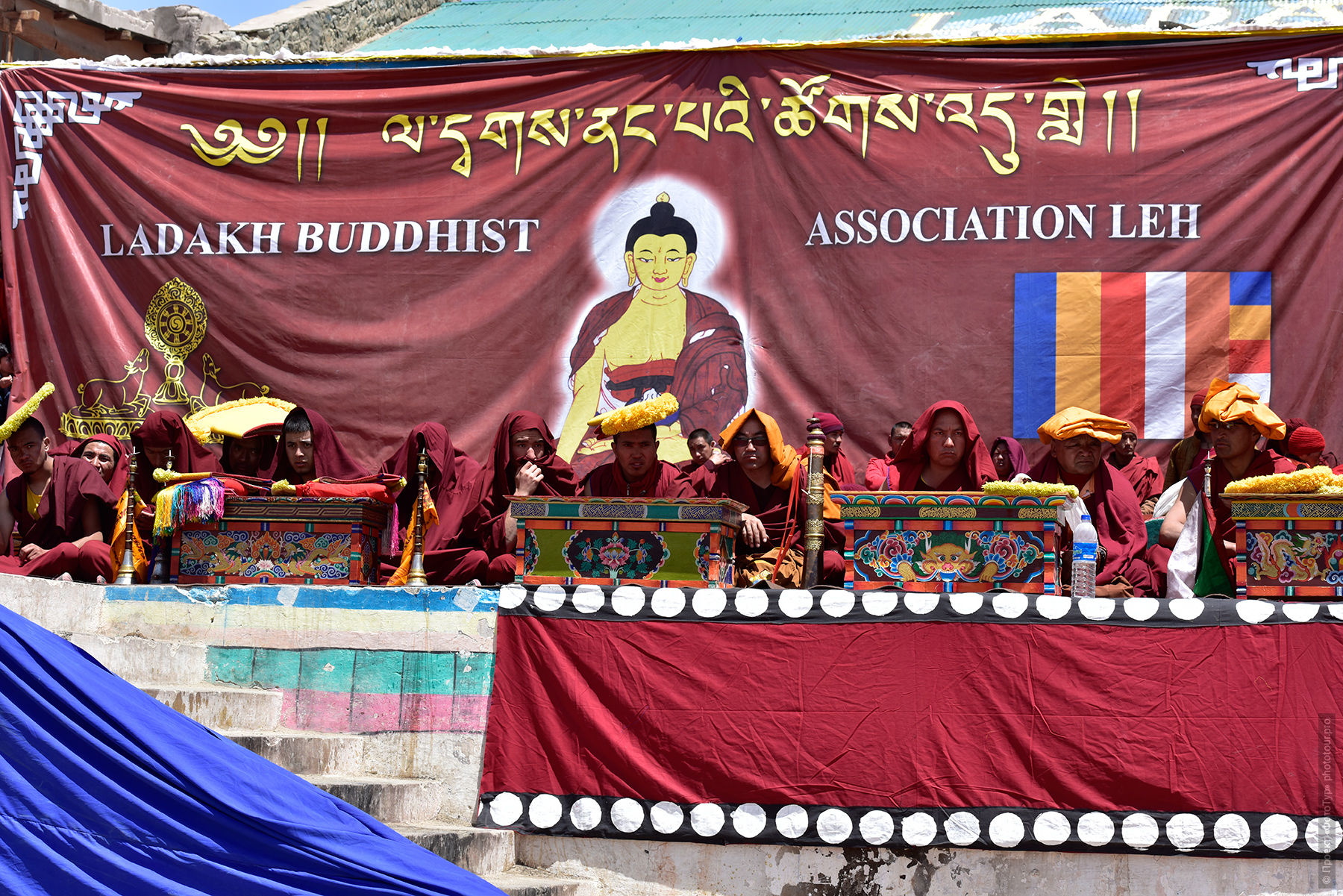 Буддийская сангха на празднике Будда Пурнима в Лехе, Ладакх.