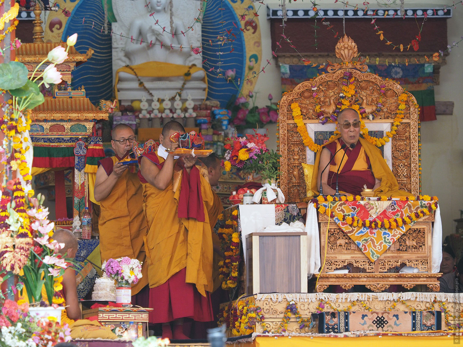 Его Святейшество Далай Лама дарует Посвящение Авалокитешвары, 21 августа 2016 года, Ладакх.