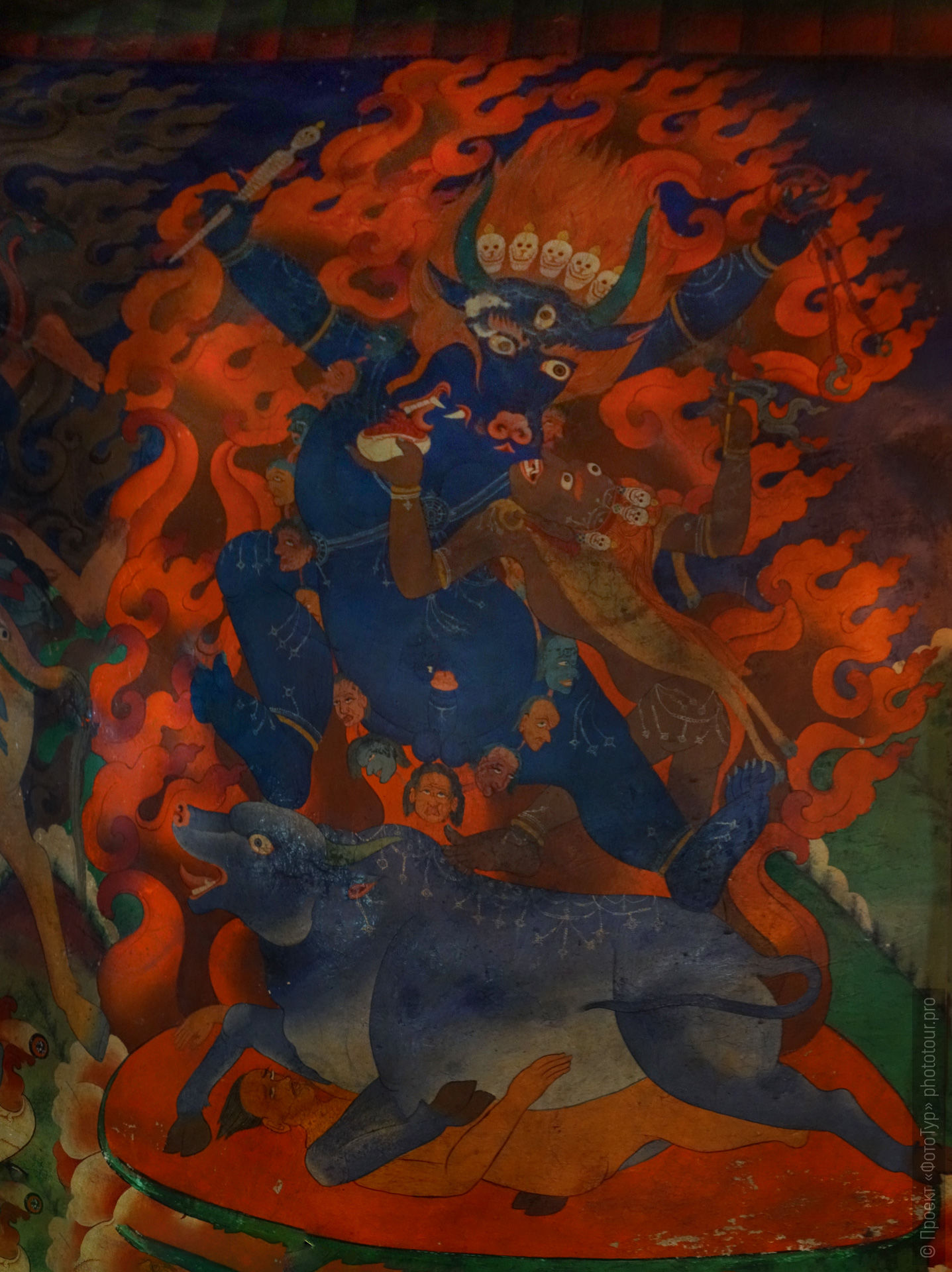 Фреска с Ямантакой, буддийский монастырь Ликир Гонпа, Ладакх, Гималаи, Северная Индия.