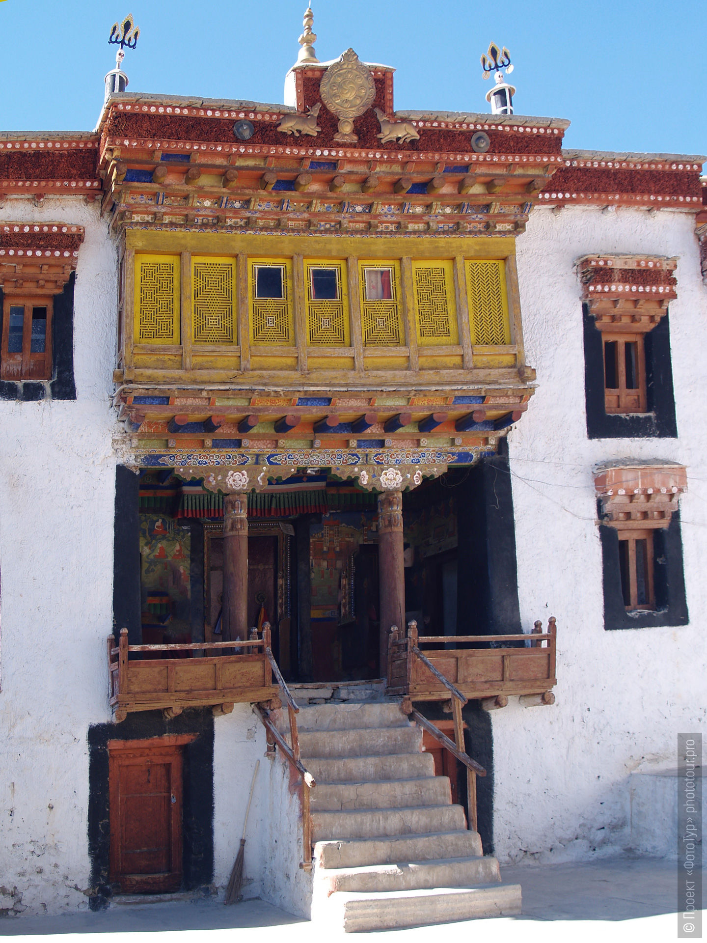 Новый друкханг буддийского монастыря Ликир Гонпа, Ладакх, Гималаи, Северная Индия.