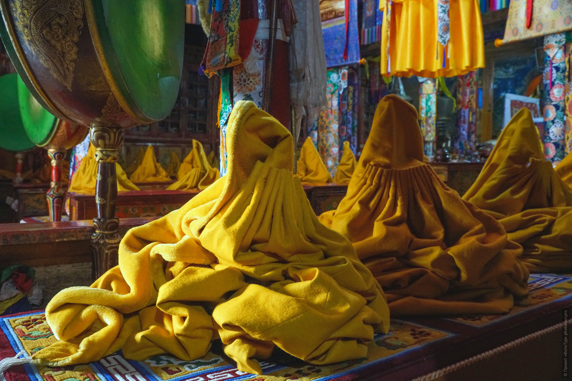 Молитвенные столики лам в Ликир Гонпе, Ладакх, Гималаи, Северная Индия.