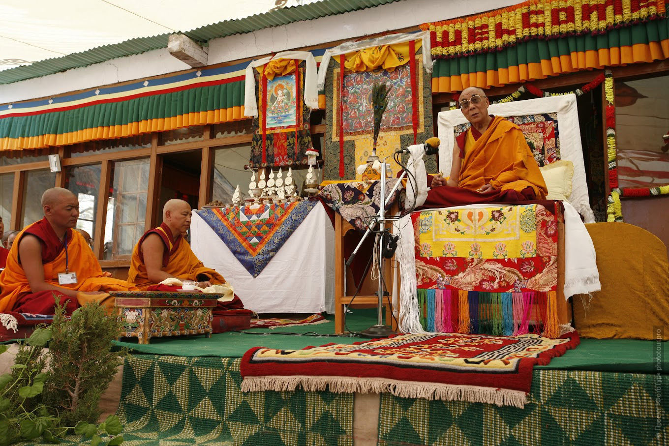 Его Святейшество Далай Лама XIV дает Учения в монастыре Лингшед, Занскар, Северная Индия.