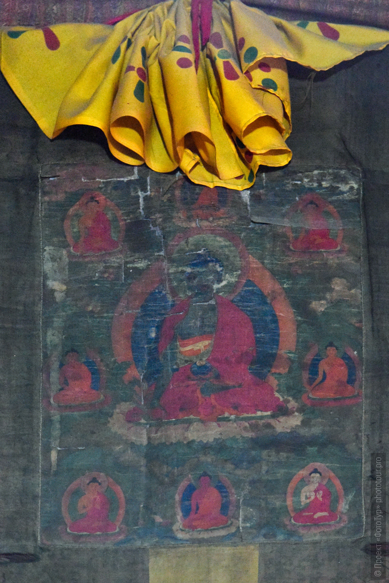 Древняя тханка. Буддийский монастырь Дискит Гонпа, долина Нубра, Ладакх, Северная Индия.