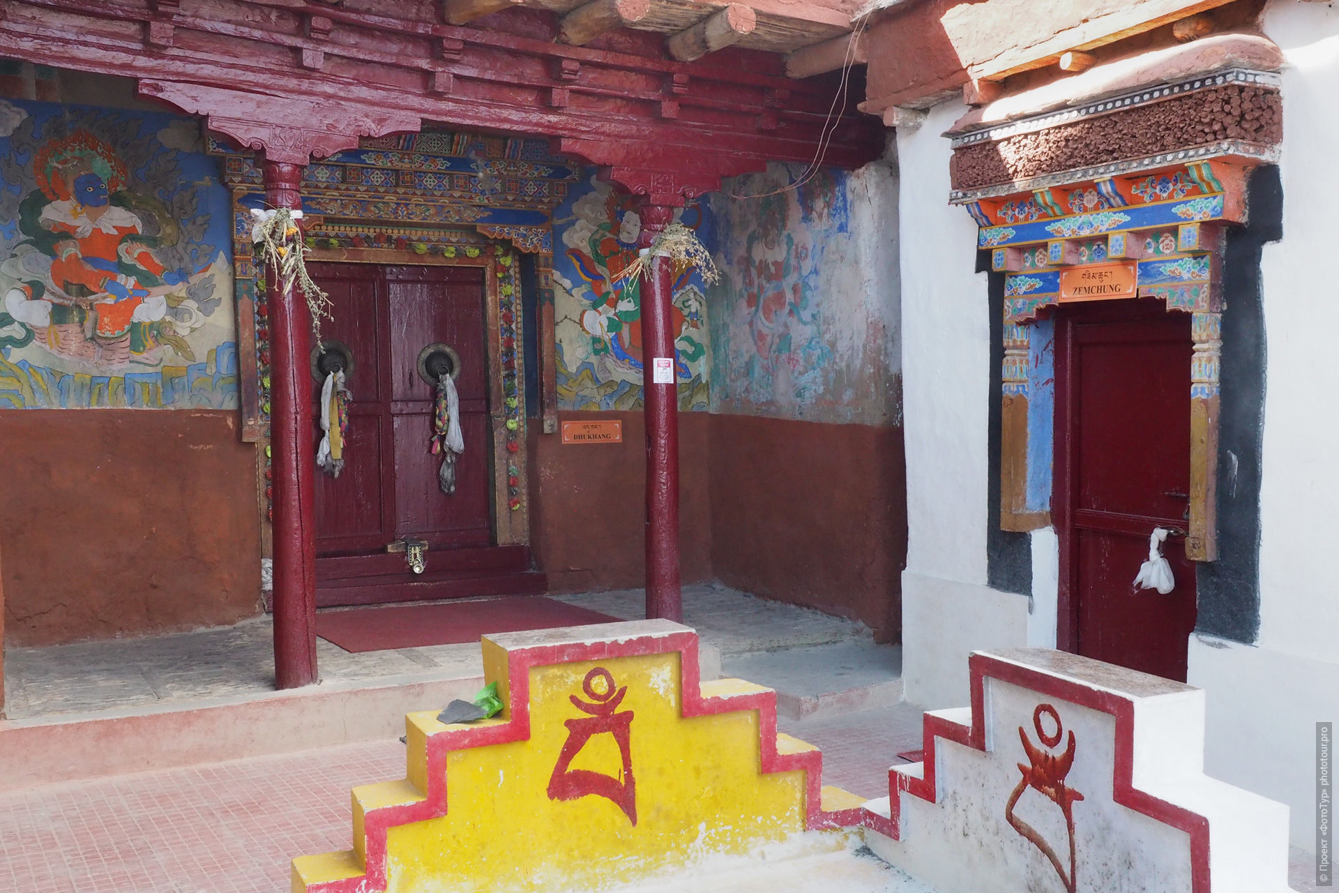 Храм Дукханг, Буддийский монастырь Дискит Гонпа, долина Нубра, Ладакх, Северная Индия.