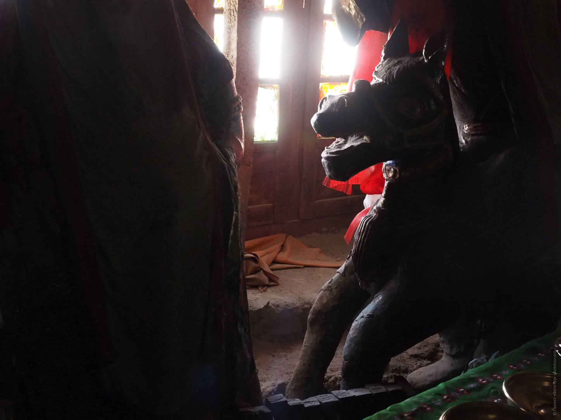Гонпа Защитников Дхармы. Буддийский монастырь Дискит Гонпа, долина Нубра, Ладакх, Северная Индия.