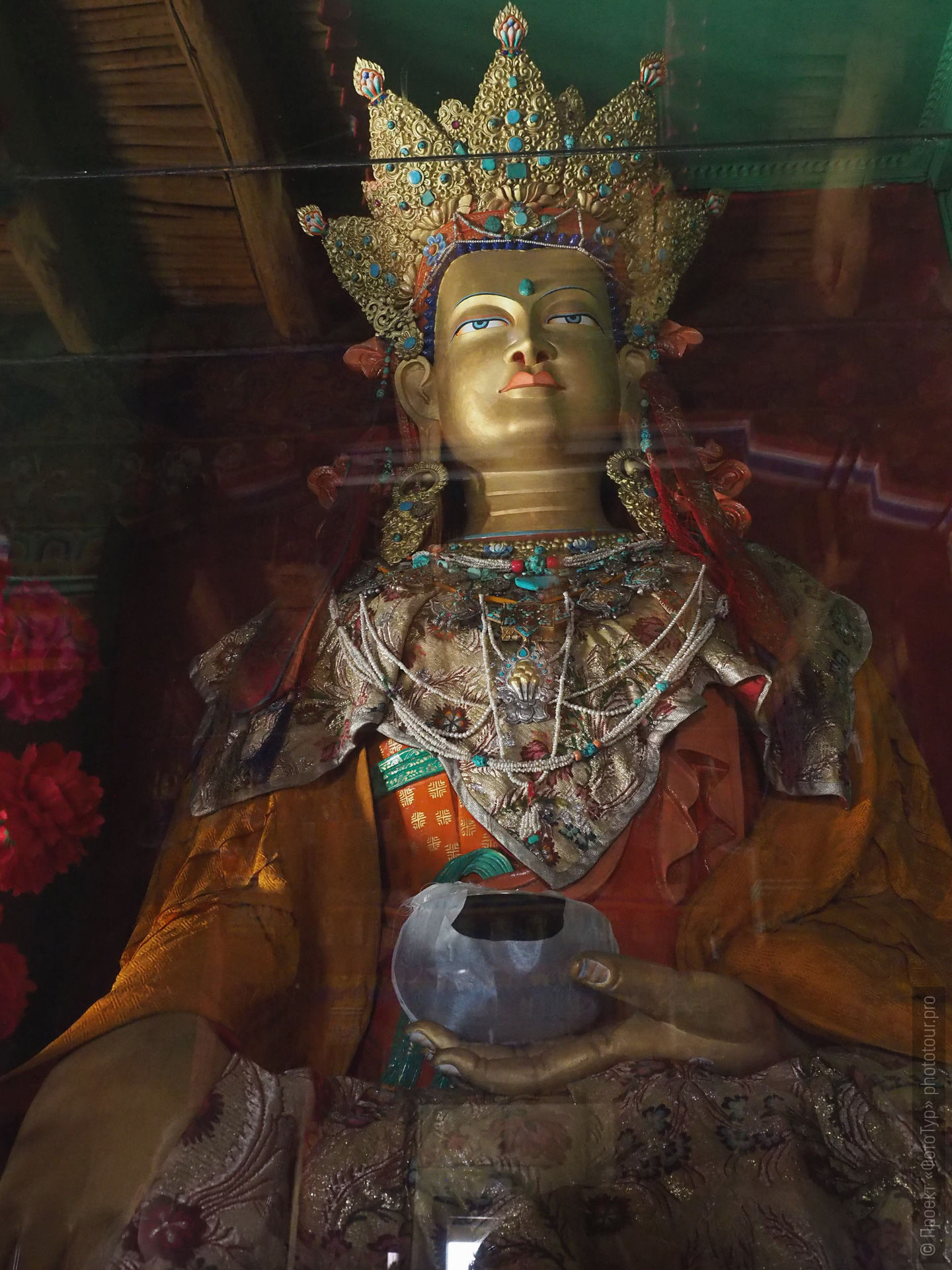 Будда Матрейа. Буддийский монастырь Дискит Гонпа, долина Нубра, Ладакх, Северная Индия.