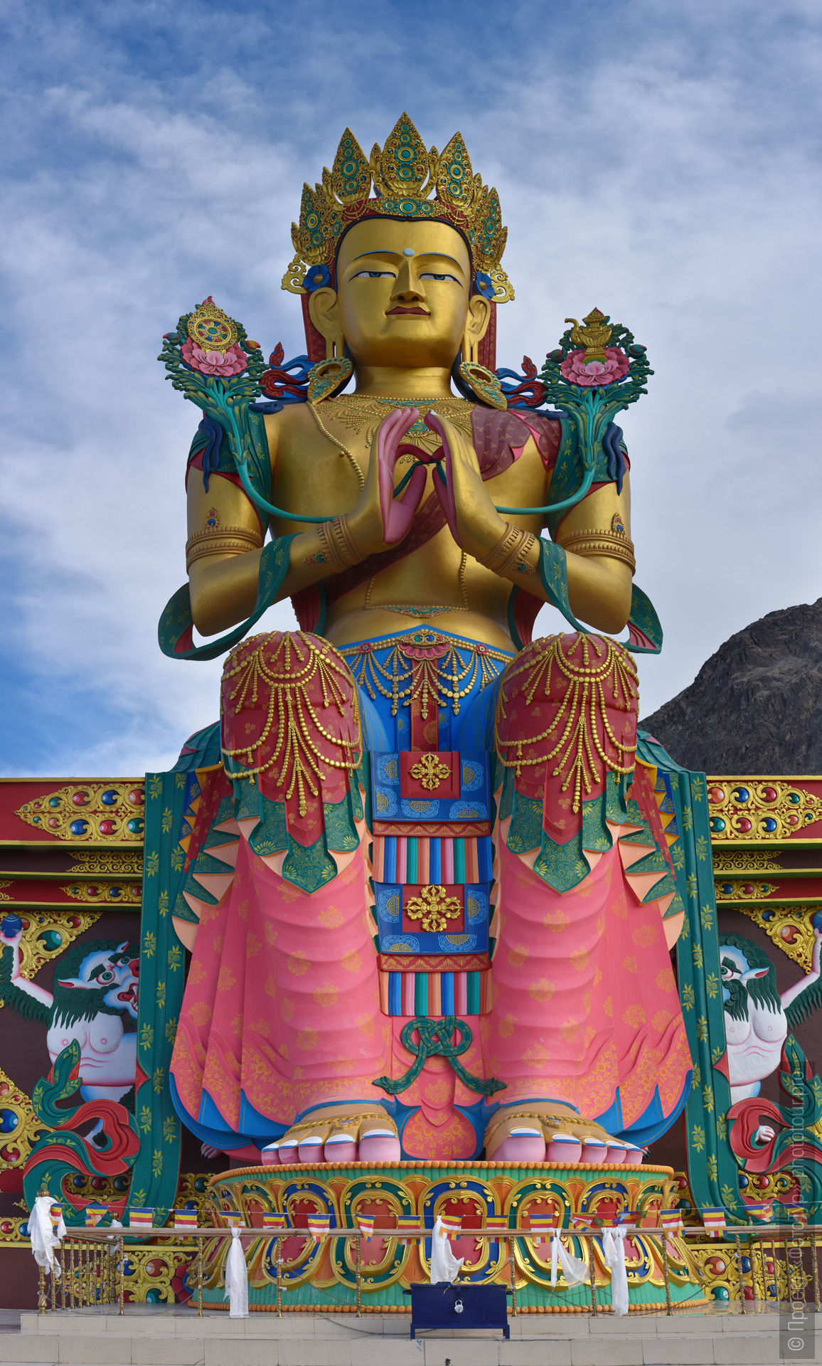 Статуя Будды Джампы. Буддийский монастырь Дискит Гонпа, долина Нубра, Ладакх, Северная Индия.