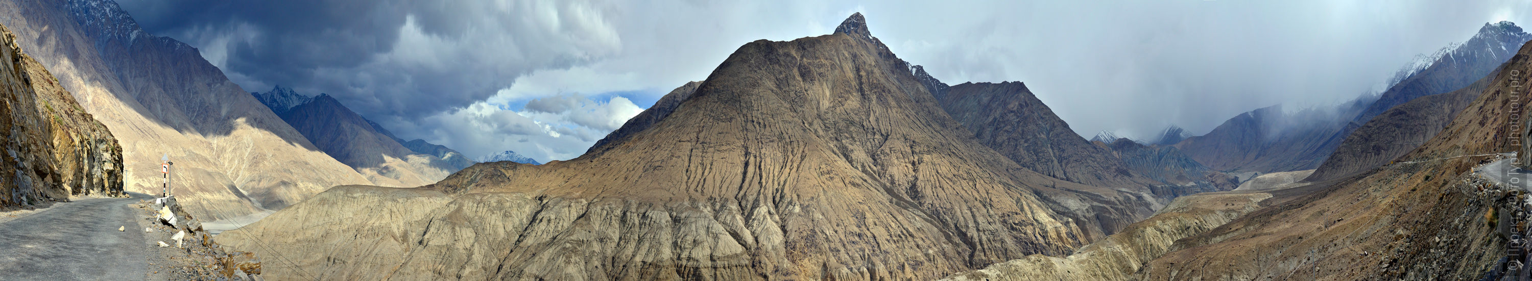 The road from the Nubra Valley, Leh. Tours in Ladakh, 2023.