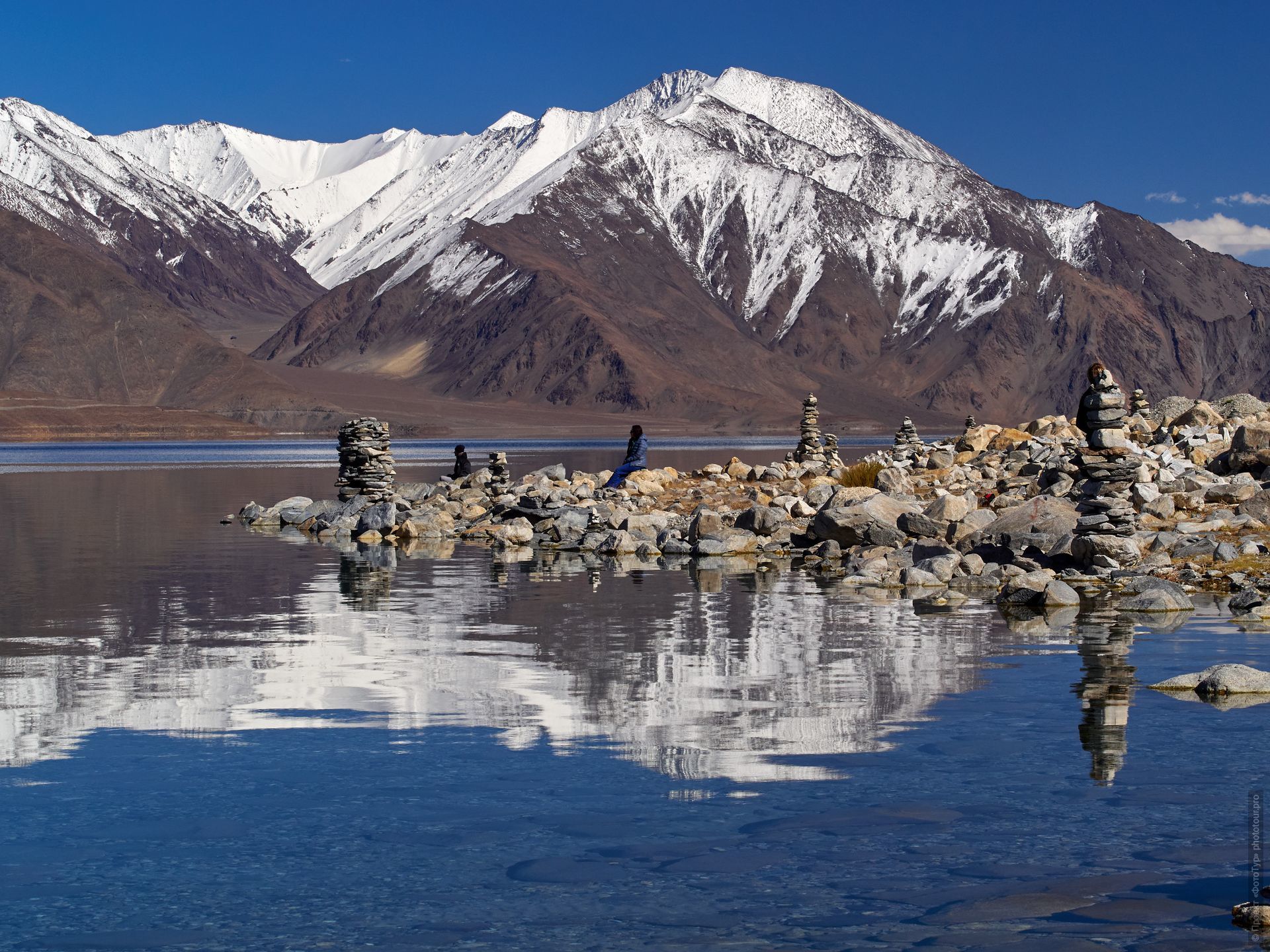 Pangong Tso Lake. Tour Tibet Lakeside Advertising: Alpine lakes, geyser valley, Lamayuru, Colored Mountains, 01 - 10.09. 2022 year.