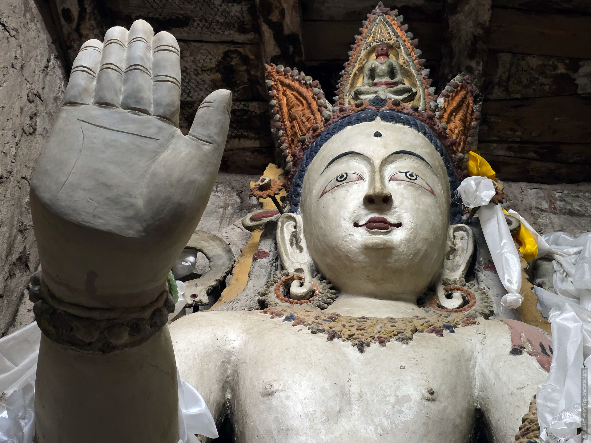 Sumda Chun interior, Sumda Chun apse, Sumda Chun Mahavairocana statue, Vajradhatu mandala Sumda Chun, 37 deities Sumda Chun, Sumda Chun stucco sculptures, Sumda Chun wall paintings, Western Himalayan Buddhist murals, Ladakh ancient temple interior, Alchi group sculpture, Sumda Chun four-faced Mahavairocana, Himalayan clay sculpture, Sumda Chun monastery apse details