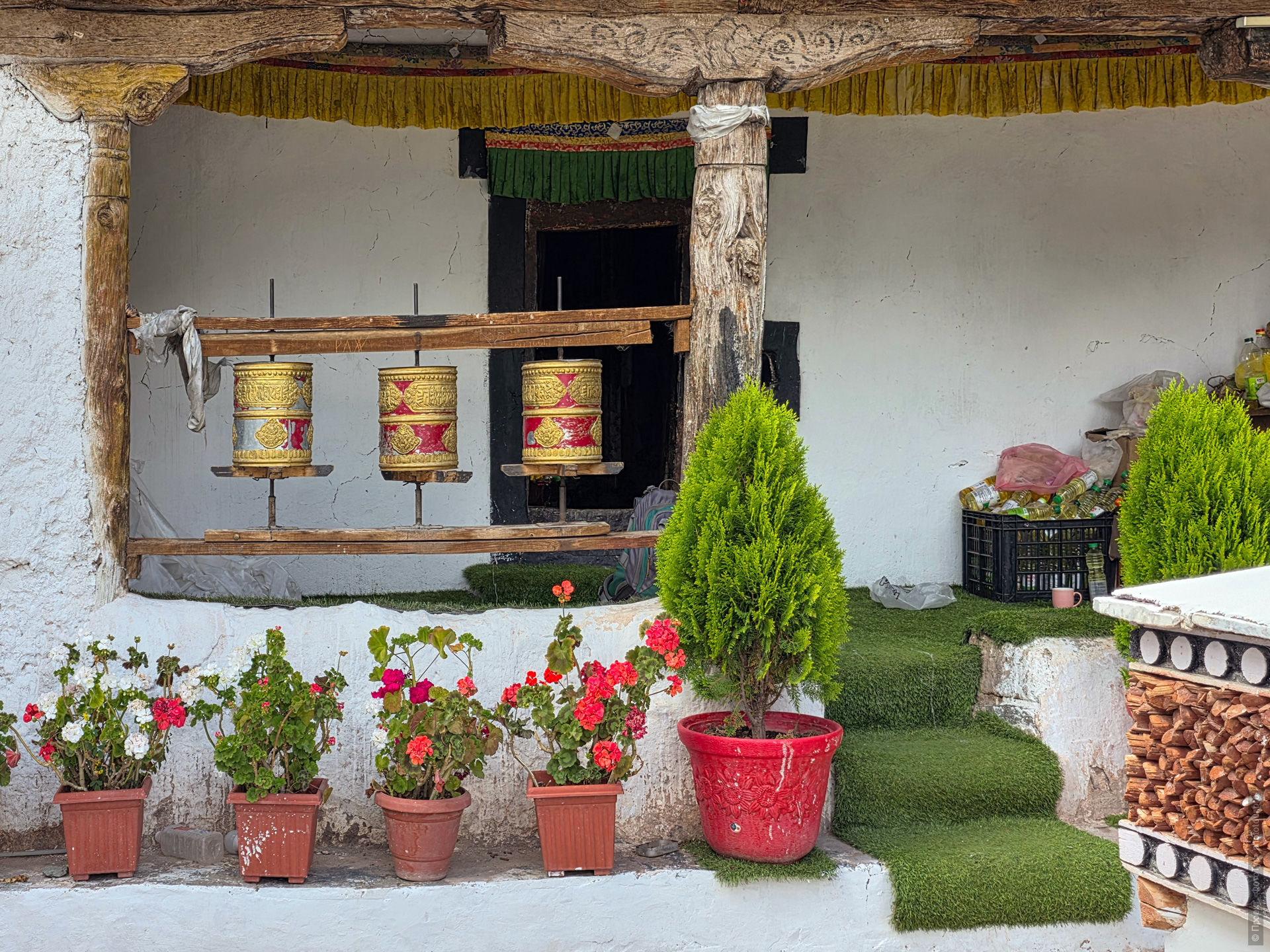 Sumda Chun interior, Sumda Chun apse, Sumda Chun Mahavairocana statue, Vajradhatu mandala Sumda Chun, 37 deities Sumda Chun, Sumda Chun stucco sculptures, Sumda Chun wall paintings, Western Himalayan Buddhist murals, Ladakh ancient temple interior, Alchi group sculpture, Sumda Chun four-faced Mahavairocana, Himalayan clay sculpture, Sumda Chun monastery apse details