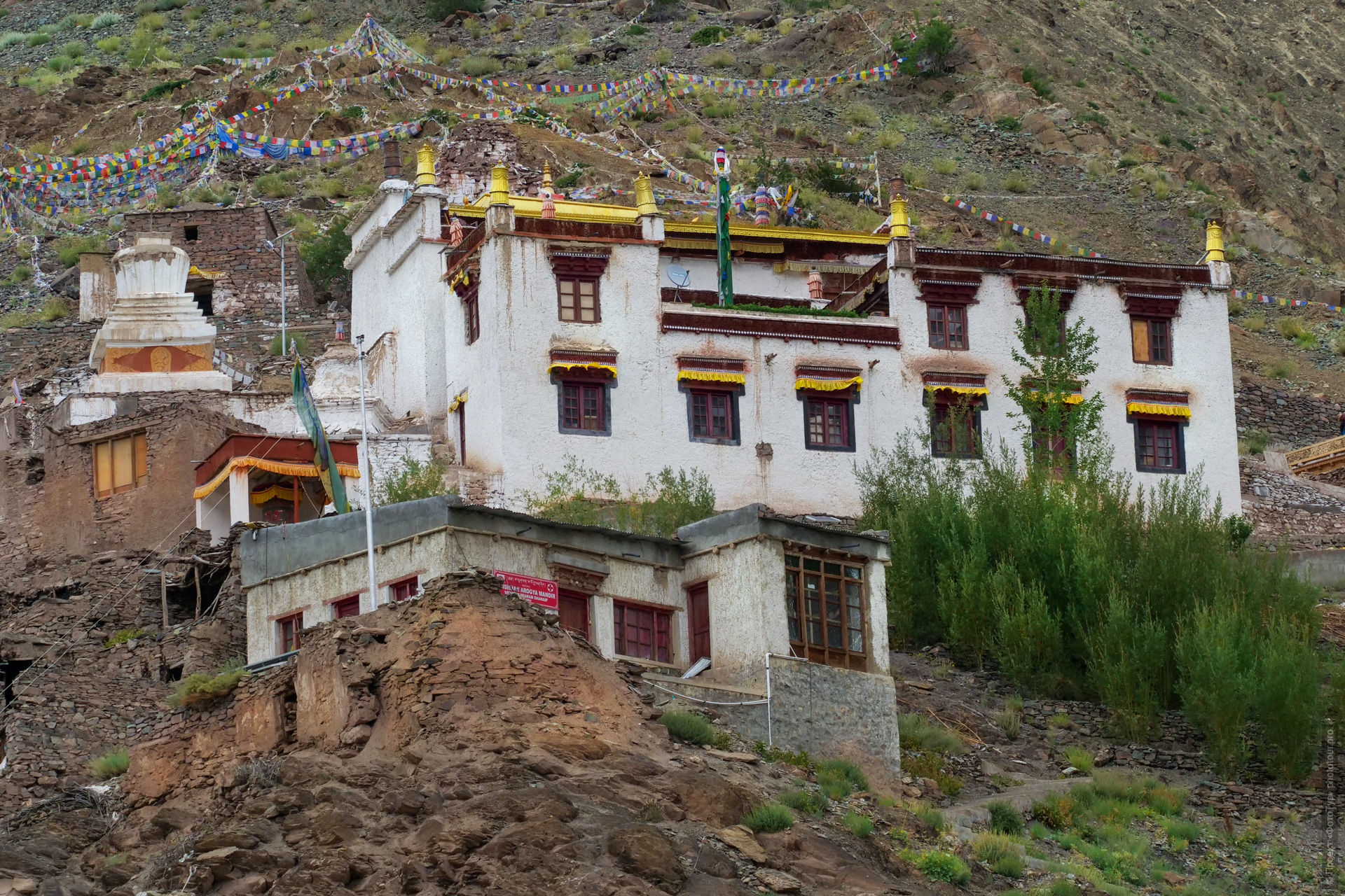 Sumda Chun interior, Sumda Chun apse, Sumda Chun Mahavairocana statue, Vajradhatu mandala Sumda Chun, 37 deities Sumda Chun, Sumda Chun stucco sculptures, Sumda Chun wall paintings, Western Himalayan Buddhist murals, Ladakh ancient temple interior, Alchi group sculpture, Sumda Chun four-faced Mahavairocana, Himalayan clay sculpture, Sumda Chun monastery apse details