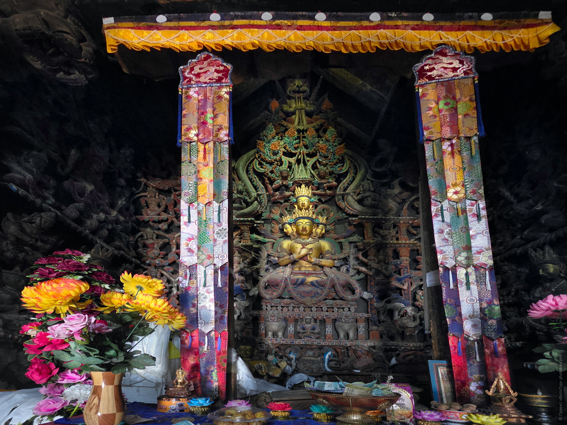 Sumda Chun interior, Sumda Chun apse, Sumda Chun Mahavairocana statue, Vajradhatu mandala Sumda Chun, 37 deities Sumda Chun, Sumda Chun stucco sculptures, Sumda Chun wall paintings, Western Himalayan Buddhist murals, Ladakh ancient temple interior, Alchi group sculpture, Sumda Chun four-faced Mahavairocana, Himalayan clay sculpture, Sumda Chun monastery apse details
