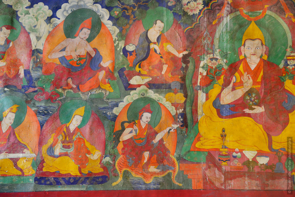 Древние фрески на внутренней стене монастыря Карча Гона, Падум. Тур в Занскар.