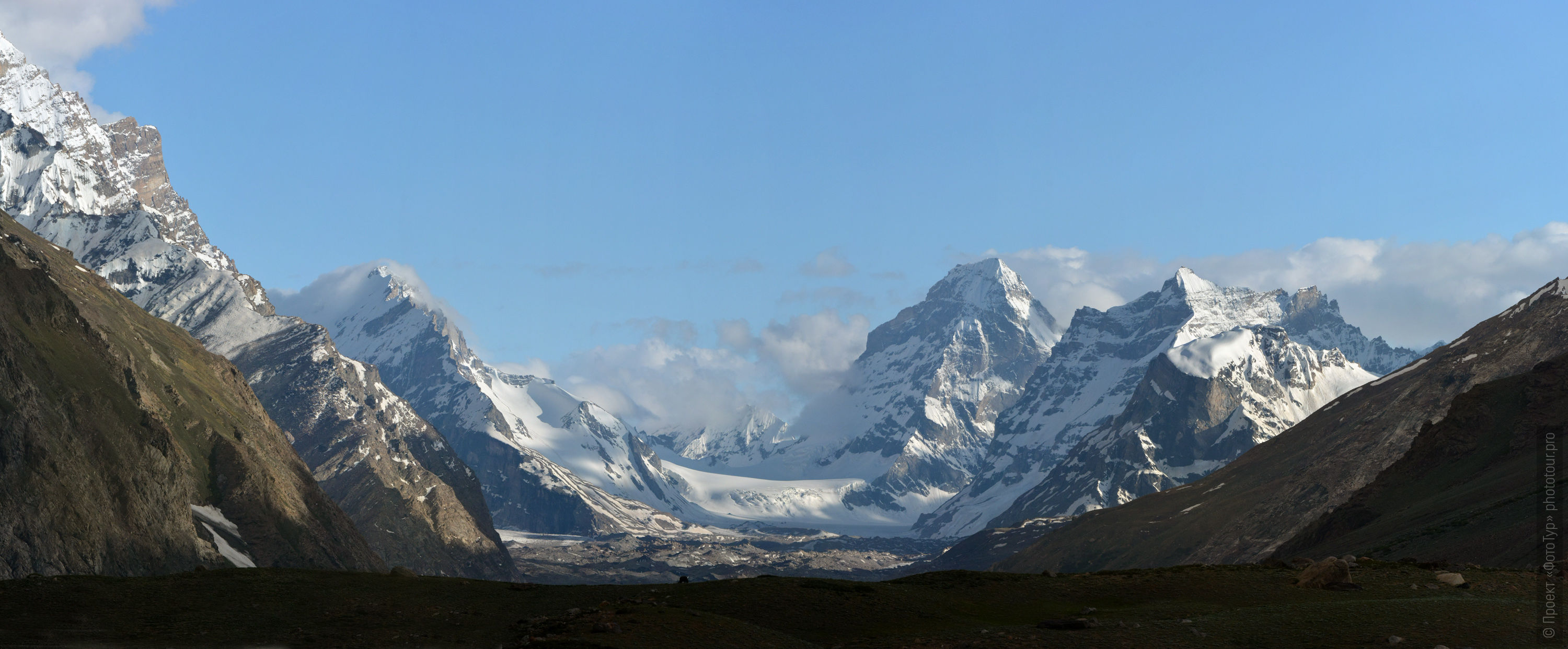 Ледники по дороге из Каргила в Падум, Занскар, Гималаи, Северная Индия.