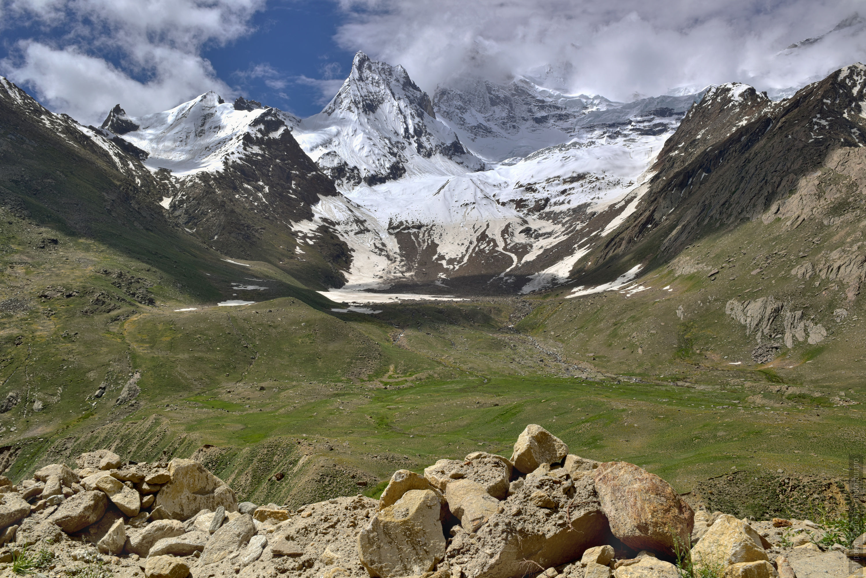 The glaciers of Zanskar. Budget photo tour Legends of Tibet: Zanskar, September 15 - September 26, 2021.