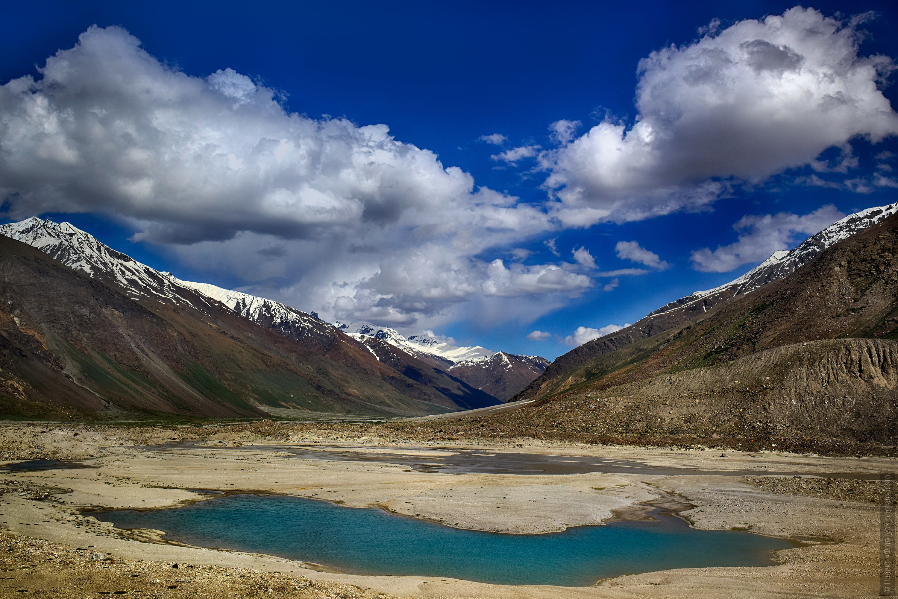 Glacial lake. Budget photo tour Legends of Tibet: Zanskar, September 15 - September 26, 2021.