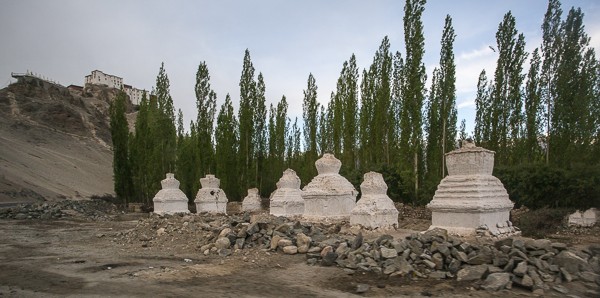 Старые буддийские ступы возле монастыря Шей Гонпа, Ладакх. Туры в Ладакх.
