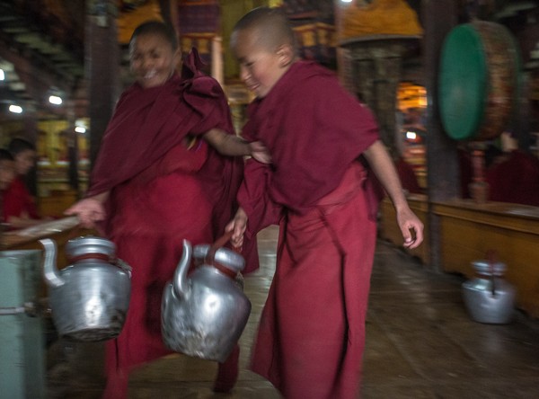 Фото юных монахов в юуддийском монастыре Тиксей. Тур в Ладакх.