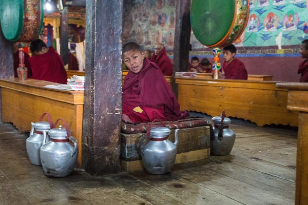 Утренняя пуджа в буддийском монастыре Тиксей. Паломнический тур по Ладакху.