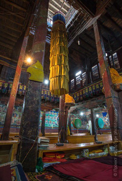 Фото главного зала буддийского монастыря Тикси гонпа, Ладакх. Фототуры по Малому Тибету.