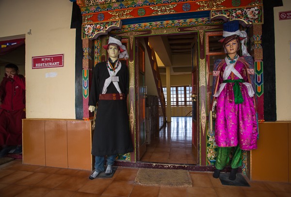 Магазин сувениров в монастыре Тиксей Гонпа, Ладакх. Тур в Гималаи.