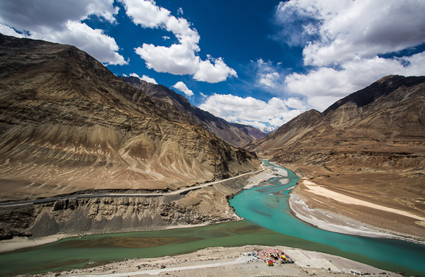 Слияние рек Инд и занскар, Ладакх. Тур по Малому Тибету.
