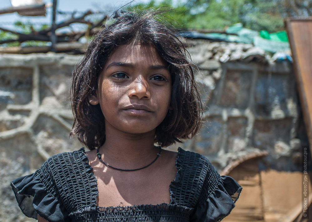 Фотография индийской девочки из трущоб Дели. Тур по Дели.