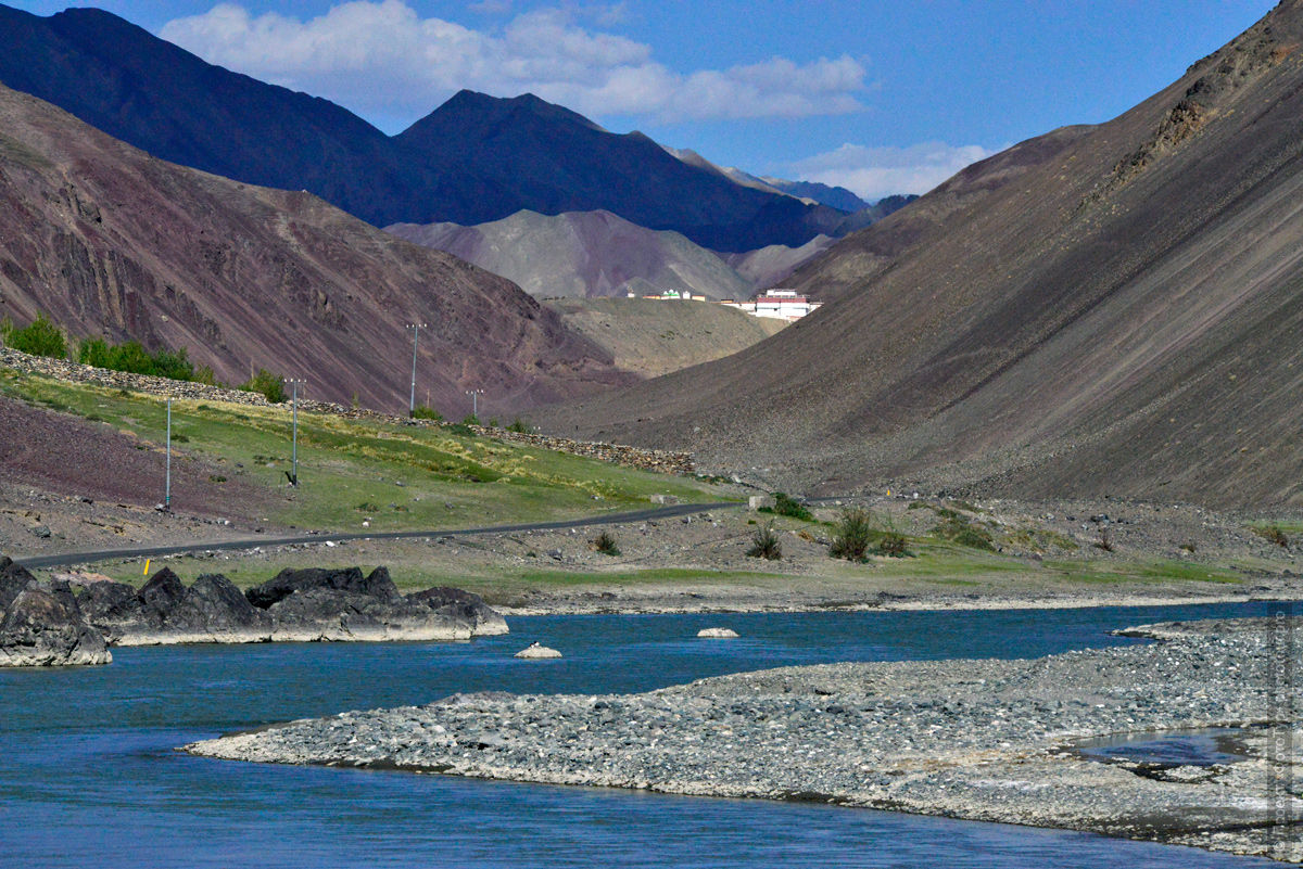 The upper reaches of the Indus River, the road to Lake Tso Moriri.
