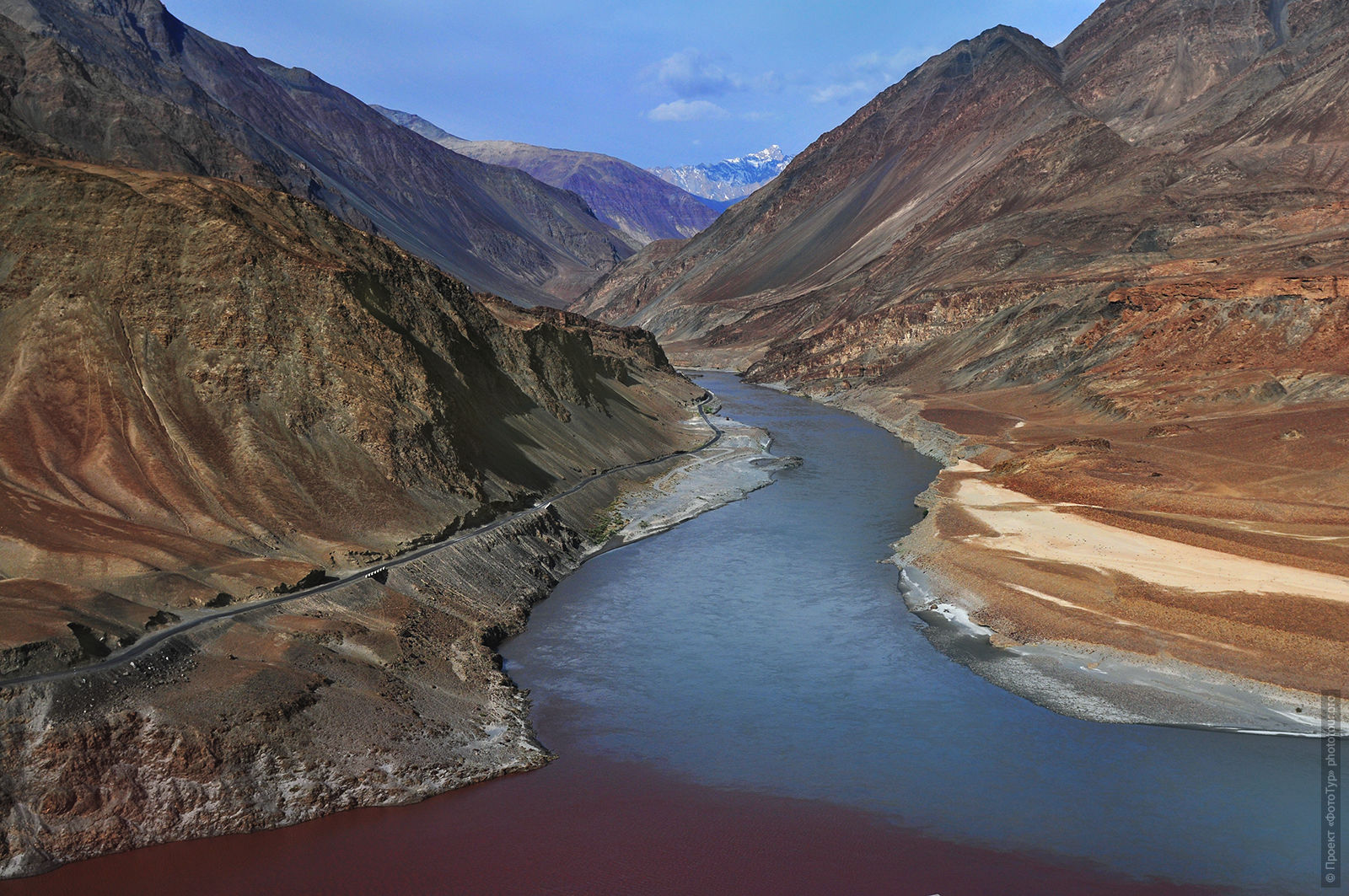 The confluence of the Indus and Zanskar rivers. Expedition Tibet Lake-2: Pangong, Tso Moriri, Tso Kar, Tso Startsapak, Leh-Manali highway.