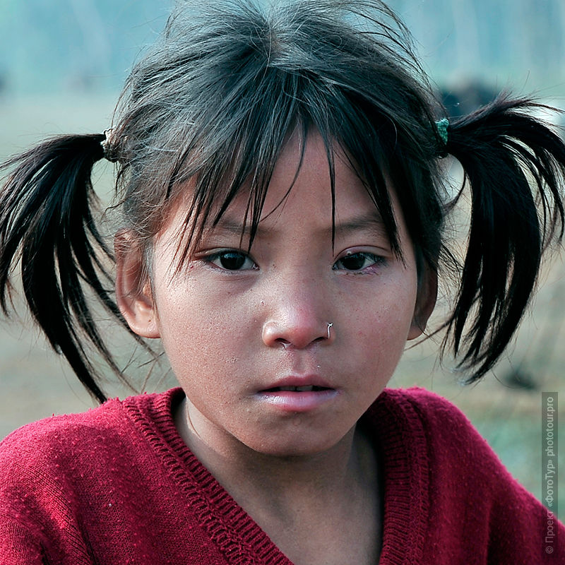 Портрет дочки погонщика слонов, Читван, Непал. Тур в Читван.
