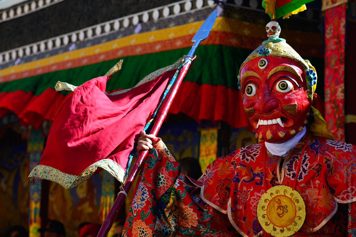 Танец цам на буддийском фестивале Тиксей Густор, Тиксей Гонпа, Ладакх. Фототур в Ладакх, ноябрь 2014 года.